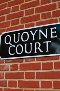Quoyne Ct 